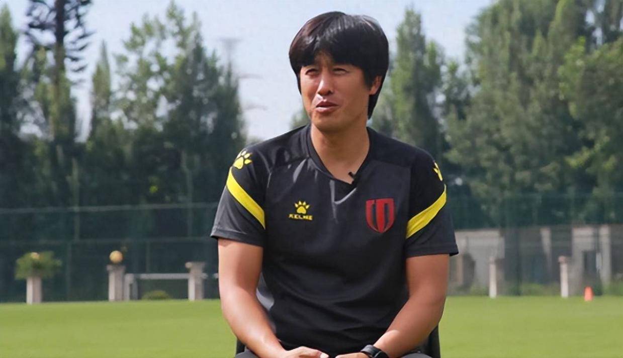 这位神秘强, 全部精力转, 色的球员 这位神秘强, 全部精力转, 色的球员