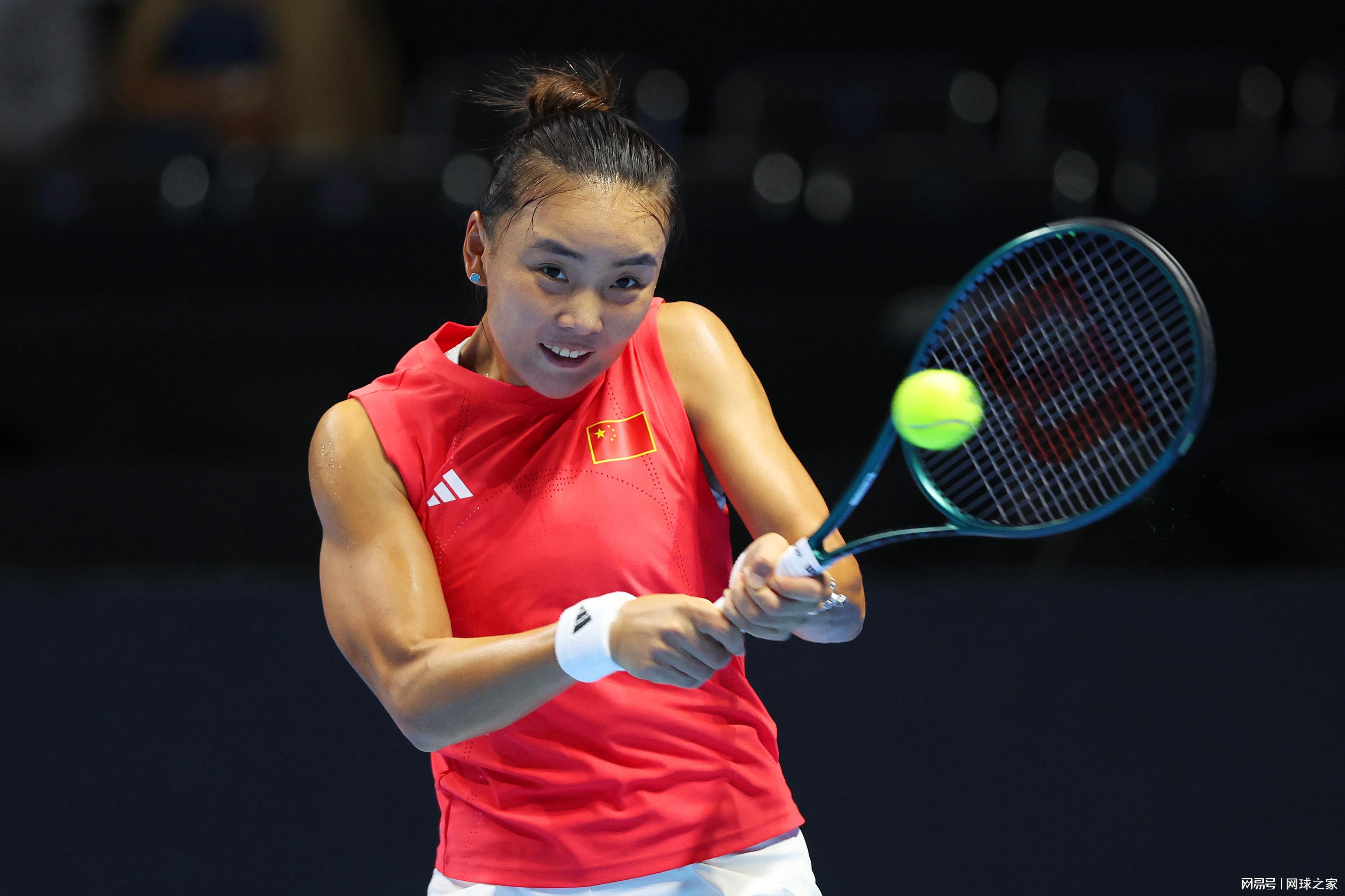 揭幕战准时, 你好, 有球迷给她