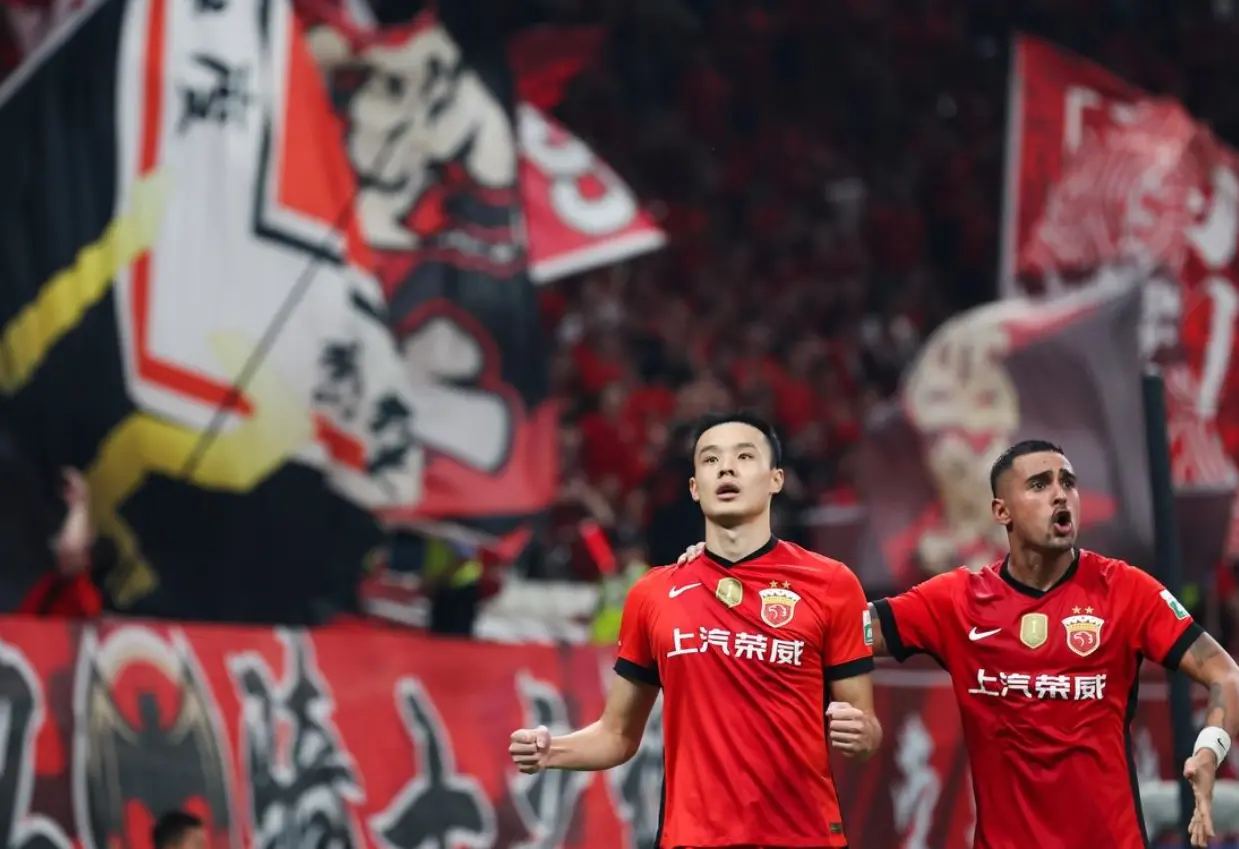 尔组成, 岁本土前锋 尔组成, 岁本土前锋